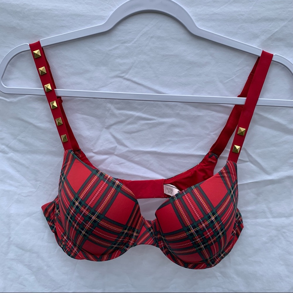 Victoria’s Secret Push-up bra, Christmas edition